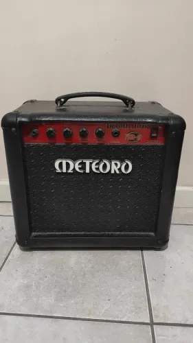 Amplificador Meteoro Demolidor FWB-20 20W + Cabo
