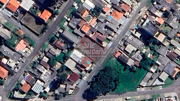 Terreno limpo com 360 m² com leve aclive no Pinheirinho
