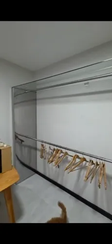 Closet de inox com prateleira de vidro