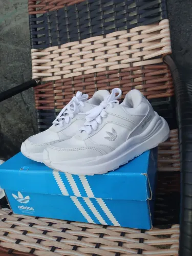 Tênis adidas feminino