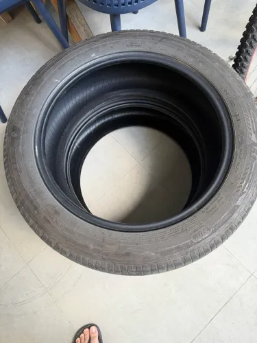 Pneu 215/55/18