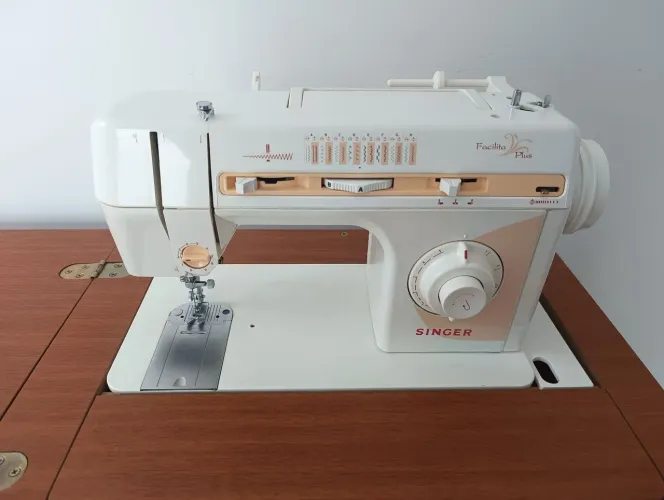 Máquina de Costura Singer Completa no Gabinete - Perfeito Estado