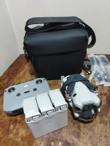 Drone DJI Mini 4 Pro Fly More Combo Plus + Protetor de Hélices