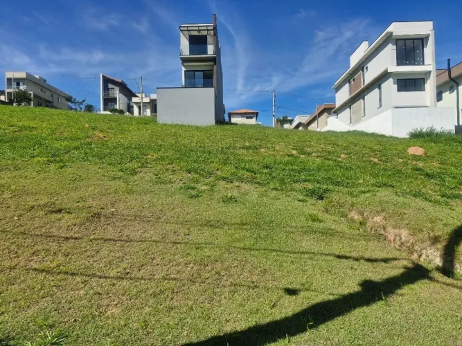 TERRENO EM CONDOMÍNIO, PRÓXIMO À COTIA.