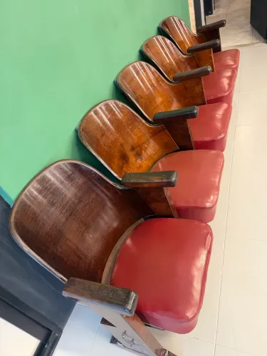 Longarina Cimos, banco de cinema vintage