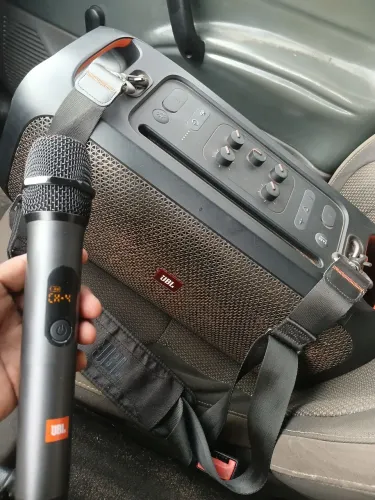 Caixa jbl com microfone