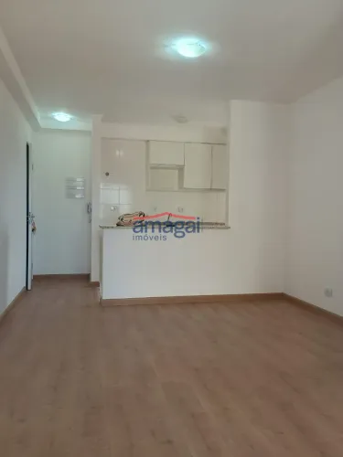 Condomínio em Jacareí, no bairro Jardim Califórnia, à venda.