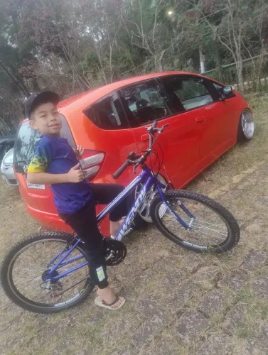 Bike aro 24 com guidão de moto cor azul escuro pneu novo preço 500 sem garupa