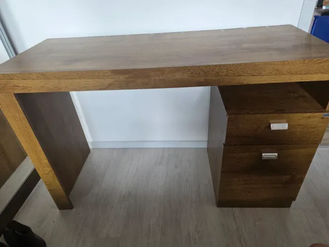Mesa de escritório com 1 gaveta e 1 armário 