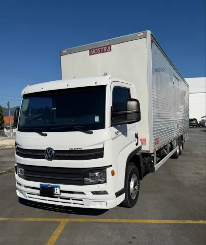 Vw 13.180 prime baú 8,5 mts - único dono - IPVA PG 2026