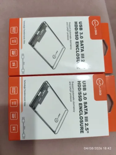 Vendo kit com 2 cases para HD/SSD e 2 cabos SATA. Todos os itens são totalmente novos, sem
