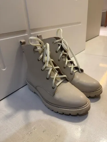 Bota Bege