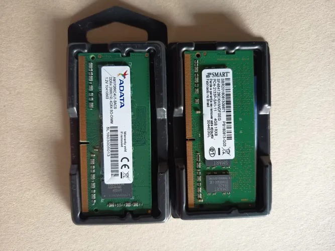 2 memórias ram DDR4 de 4GB