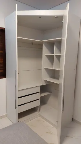 Guarda Roupa/Closet de Canto Modulado em MDF Branco Iluminado - Excelente Estado
