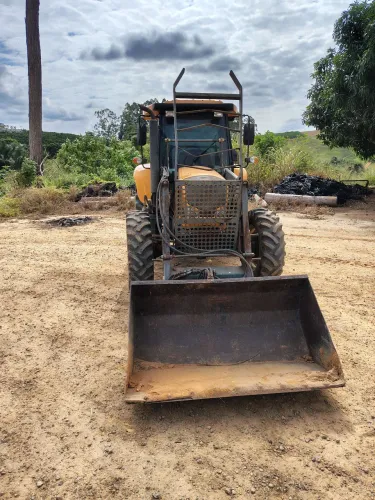 Trator Valtra a 750 2016 muito conservado