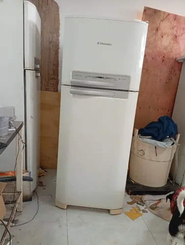 Vendo Geladeira Electrolux 400 Litros, 110 Volts, FrostFree e Com 3 Meses de Garantia