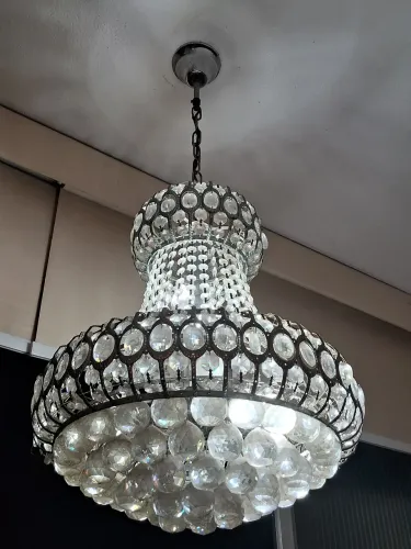 Lustre com bolas de cristal