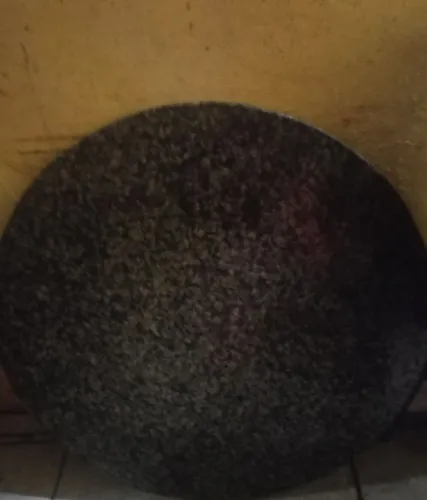 Pedra redonda mármore medida 2 MTS diâmetro ...por 70 cm largura.. não entrego . 