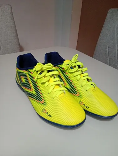 Chuteira umbro tamanho 39