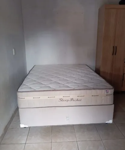 Cama casal box e colchão bege 