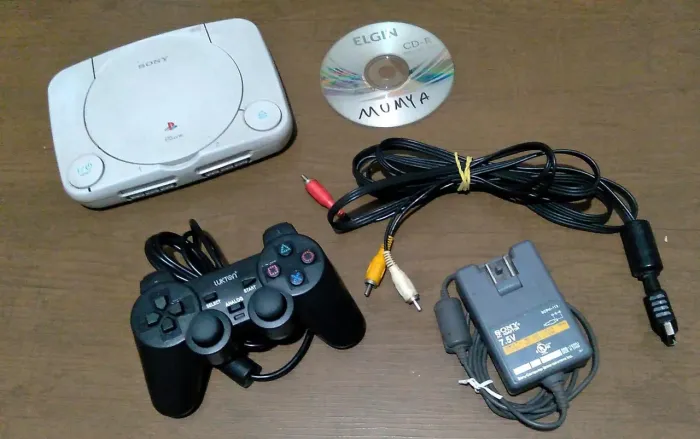 ? PLAYSTATION 1 BABY DESBLOQ. - R$300