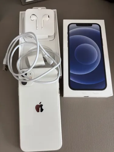 iPhone 11 64gb, branco, na caixa com acessórios e em excelente estado e condições de uso