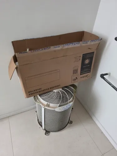 Split 12.000btus gelando bem com motor ventilador da condensadora colado