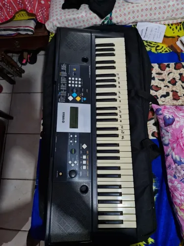 Teclado Yamaha PSR-E223