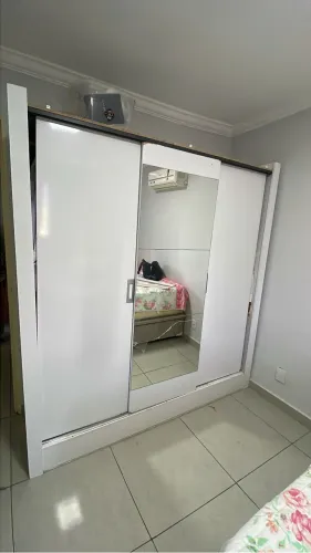 Doando guarda roupa