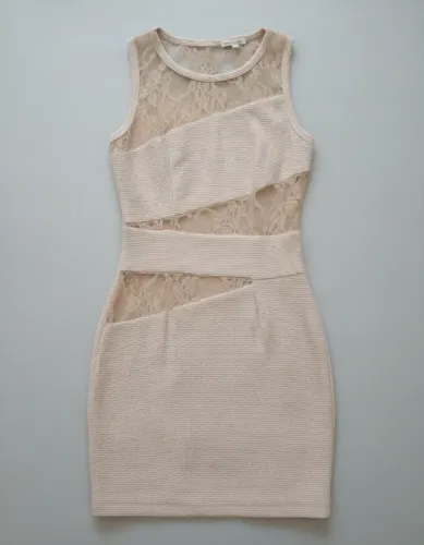 Vestido Nude de Renda