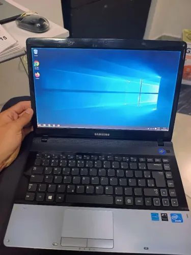 Notebook Samsung da linha 300E 14" HD