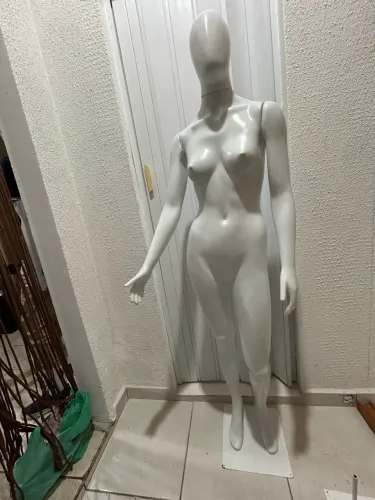 Manequins cabeça de ovo
