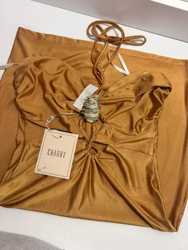 Vestido Charry de festa dourado