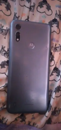 Celular moto e6i funcionando mas descarregar logo tem que trocar a bateria
