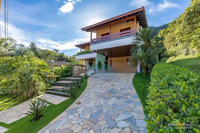 Casa com 5 suítes - Condomínio Recanto da Lagoinha, R$ 3.3 mi