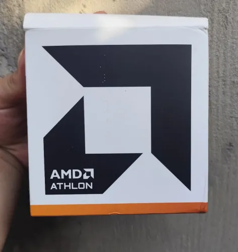 AMD Athlon 3000g ; Vega 8