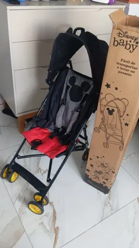 Carrinho de bebê do Mickey