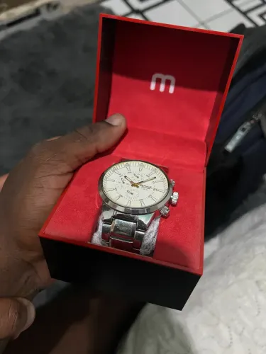 Vende esse lindo relógio da omax original