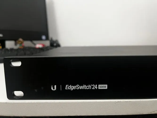 Switch Ubiquiti EdgeSwitch 24 Portas 500W PoE (ES-24-500W) - Gerenciável