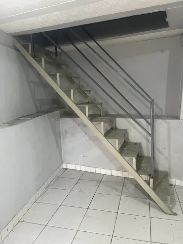 Escada metálica