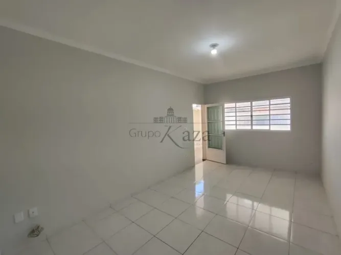 Casa - Bairro Residencial Armando Moreira Righi - 3 Quartos - 170m².