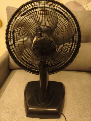Ventilador mundial de parede e mesa - usado