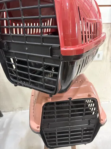 Caixa de transporte pet n 3 nova. Valor 75 reais cada uma
