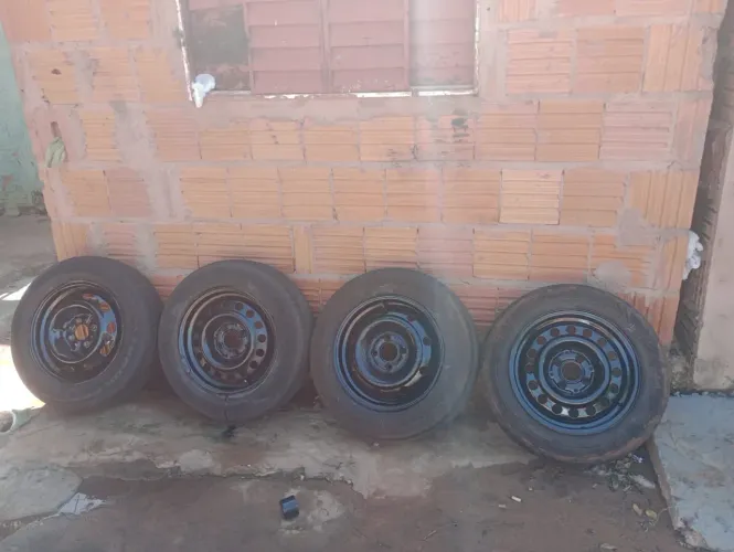 Vendo um jogo de rodas 14 com pneu