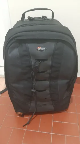 Mochila Mala Fotográfica Lowepro Rolling CompuTrekker Plus AW com Rodas