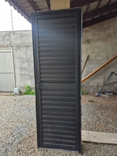 Porta de aluminio preta 70x210