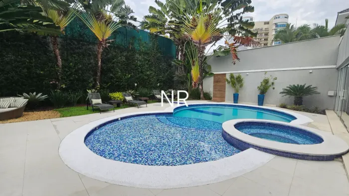 Casa em Condomínio Sta Mônica Jardins, Barra da Tijuca, reformada por arquiteto renomado, 