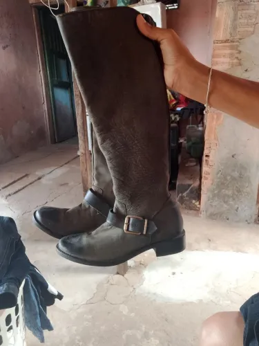 Bota de couro arezzo