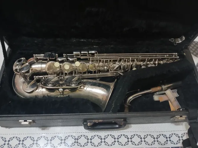 Saxofone Alto Weril Master Prateado com Estojo