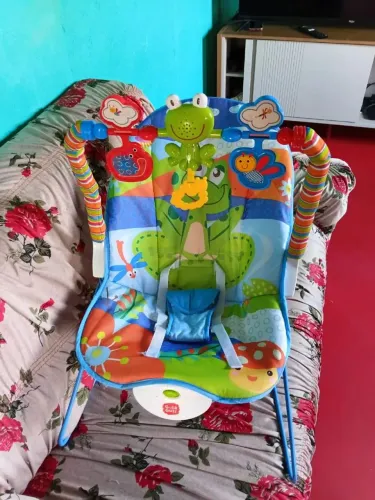 Vende-se uma cadeira de bebê